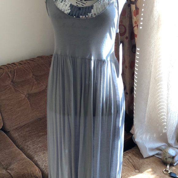 Dress - Picture 3 of 4
